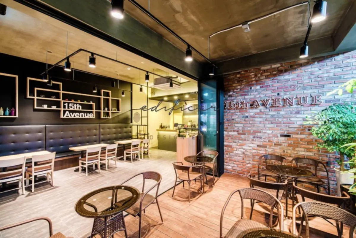 존 분리 설계로 완성한 복합 감성 대형 카페